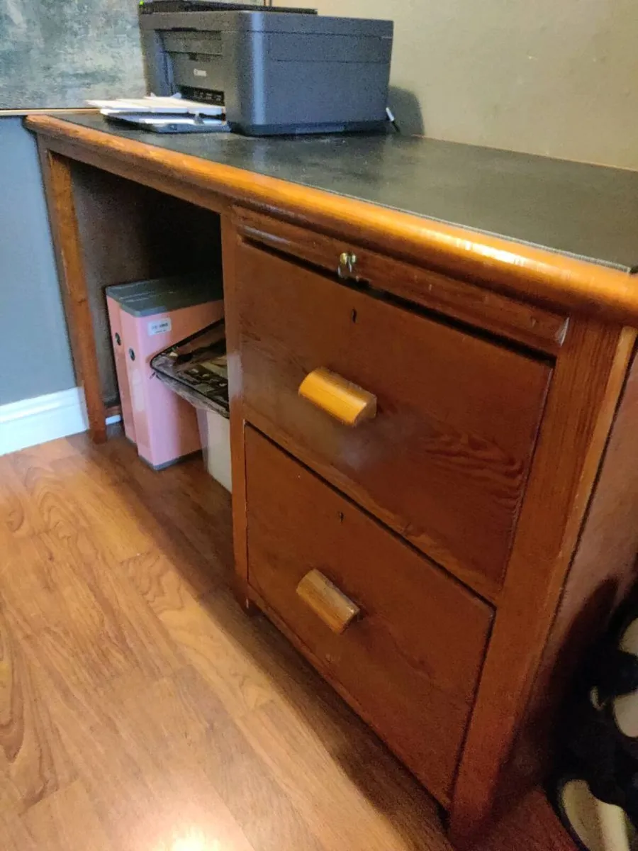 Vintage desk - Image 1