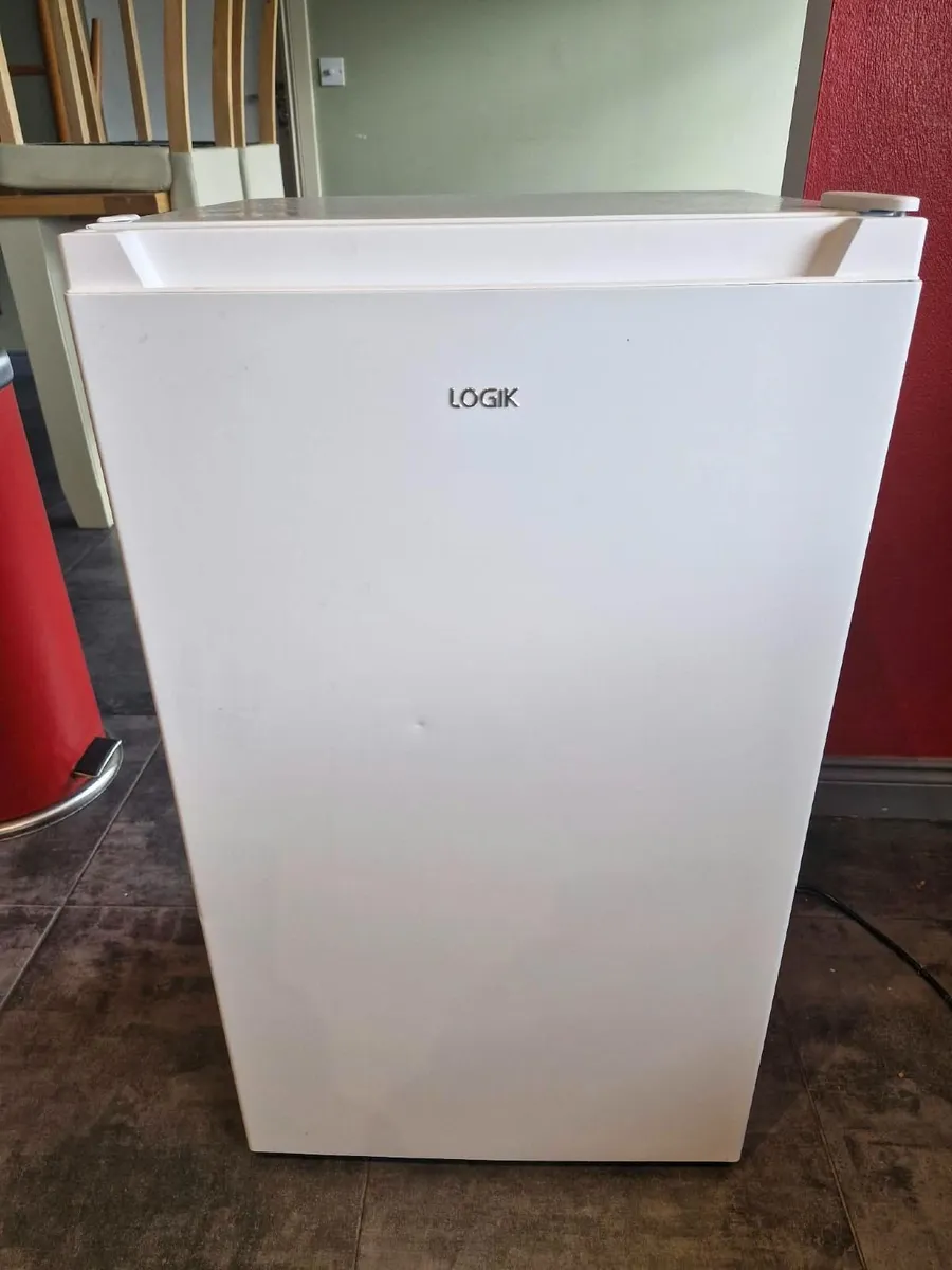 Logik undercounter fridge - Image 1
