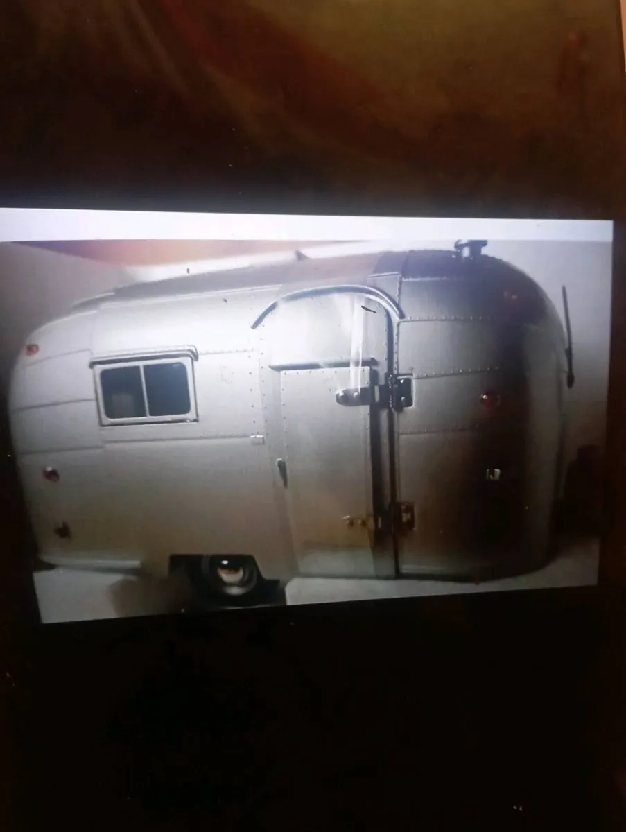 MORTER CITY CLASSIC AIRSTREAM TRAILER 1-18 SCALE - Image 2