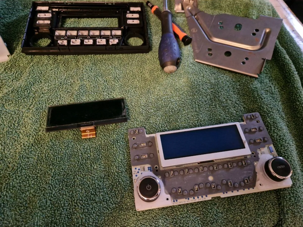 Nissan Radio screen repair - Image 3