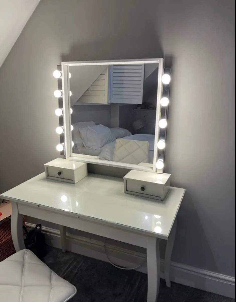 Vanity Make up table - Image 1