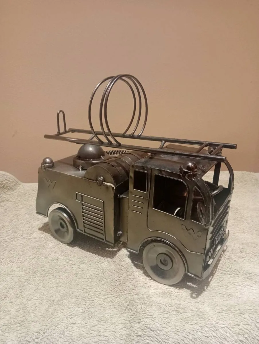 Novelty wine holder - Image 2
