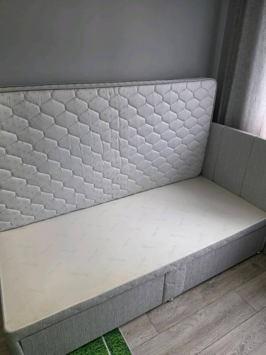 Single bed - Image 2