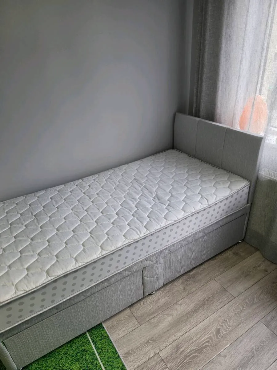 Single bed - Image 1