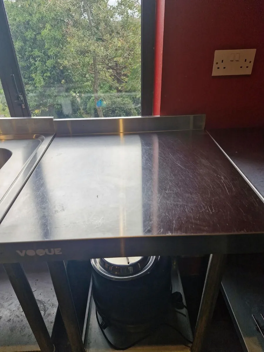 Vogue Stainless Steel Prep Table with Upstand 600
