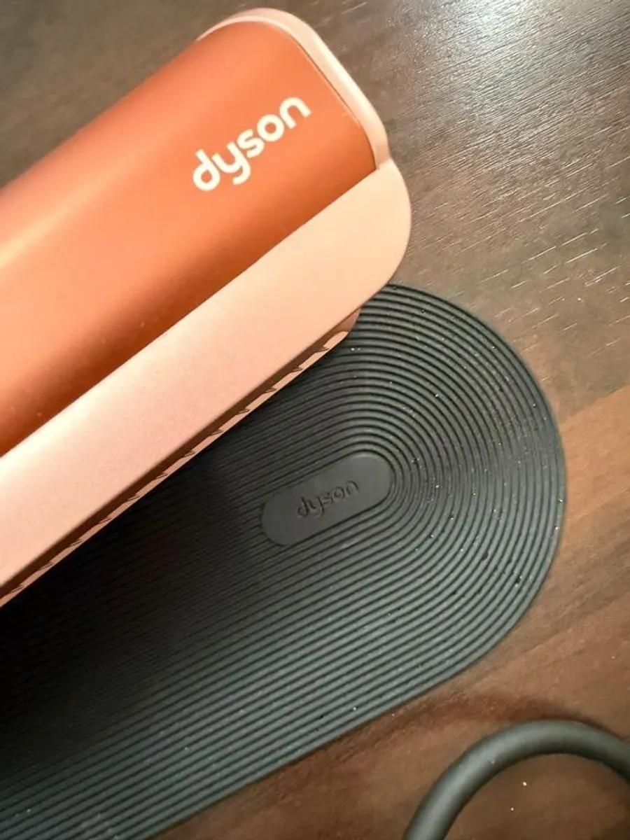 Dyson Airstrait wet-to-dry hair straightener - Image 1