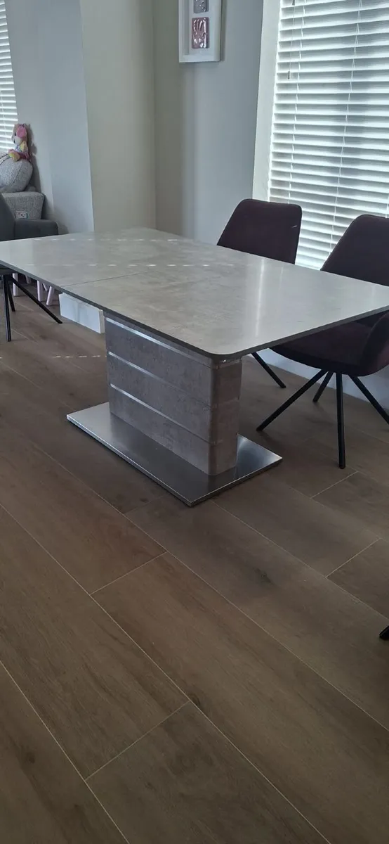 Kitchen table - Image 2