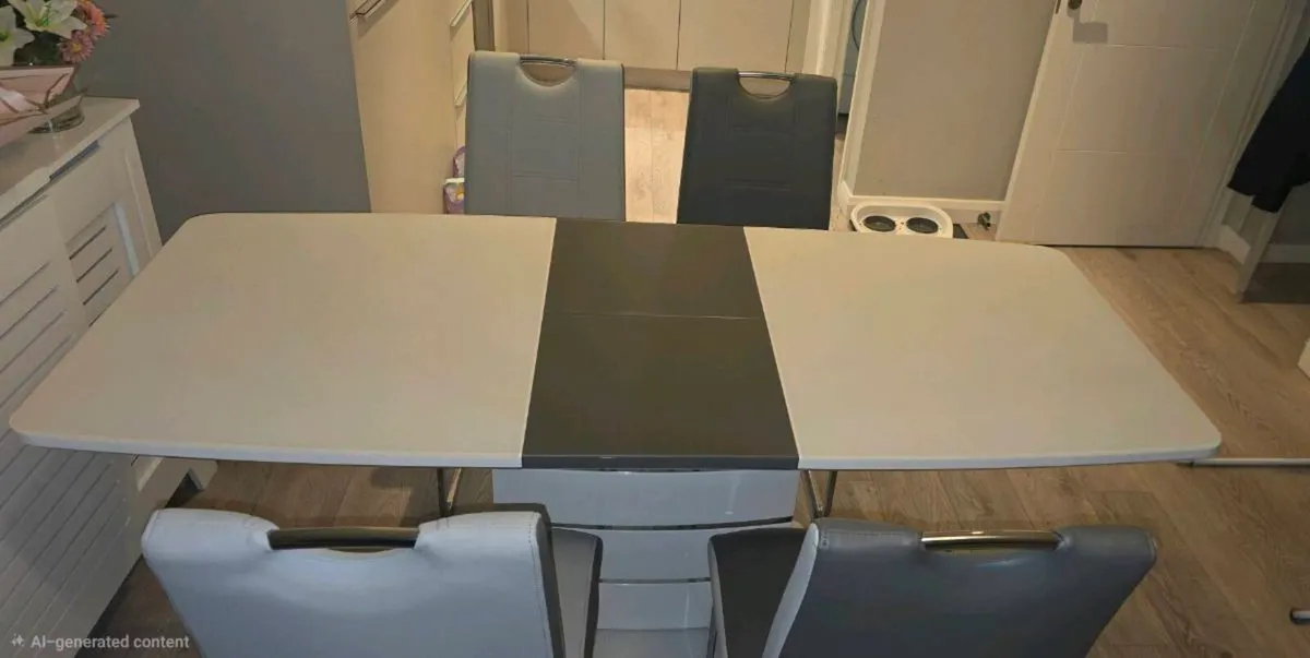 Extendable Table and 6 chairs - Image 2