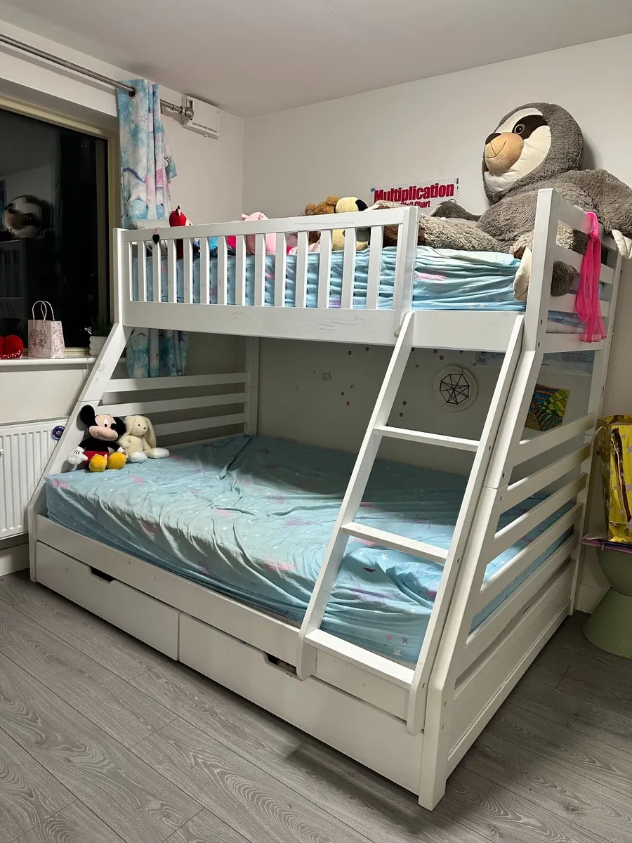 Hanlee Tripple Bunk Bed - Image 1
