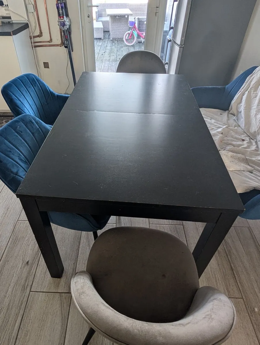 Extendable Dining table
