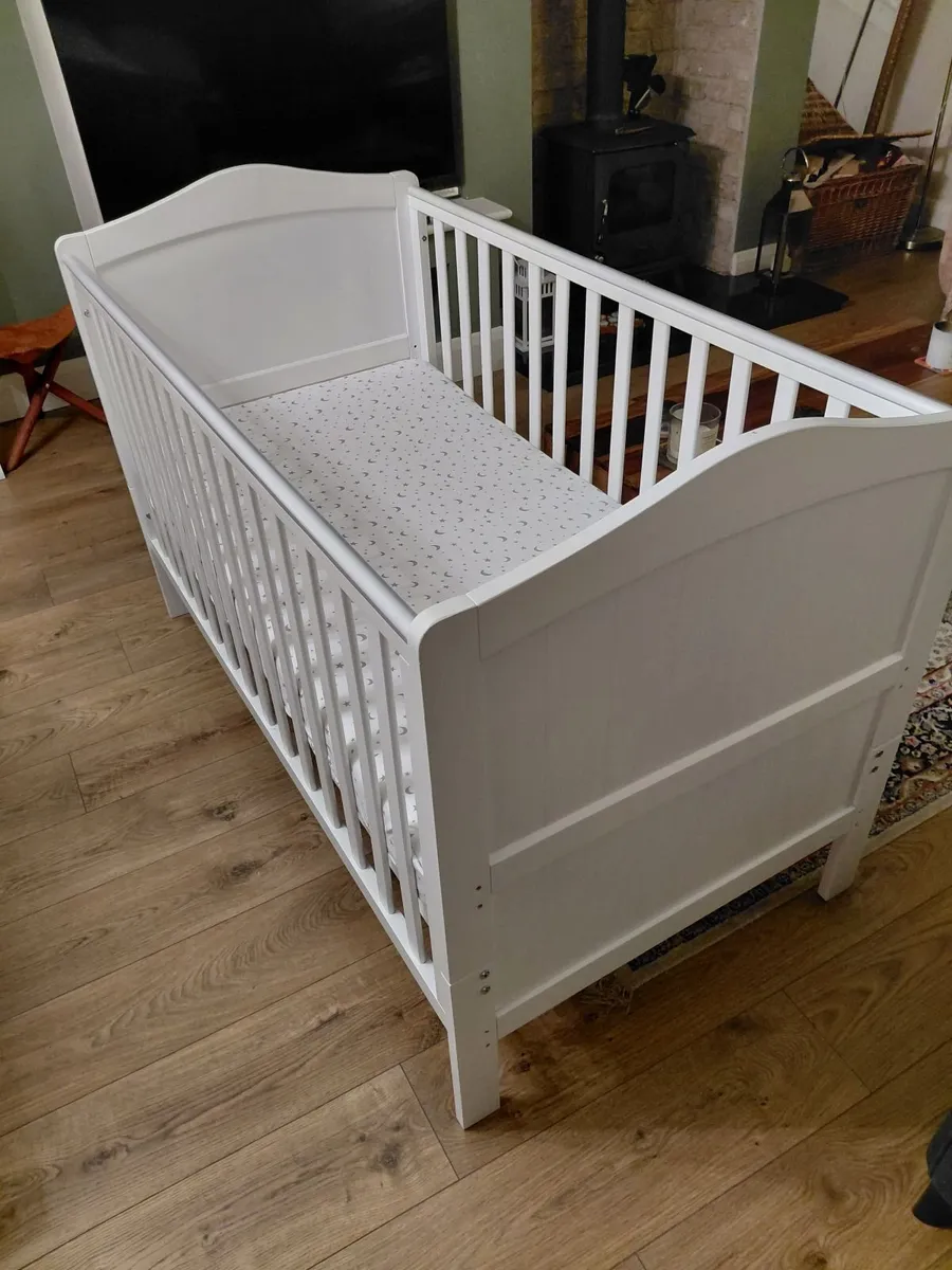 Cot bed - Image 1