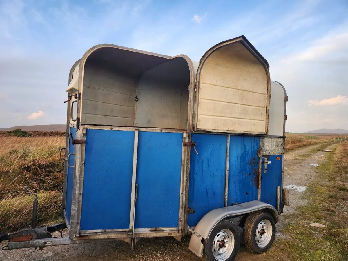 Horse box - Image 1