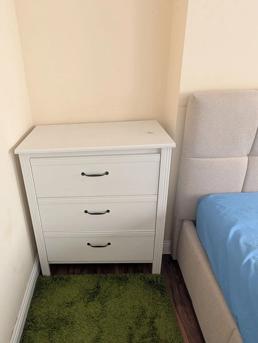 Chest of drawers