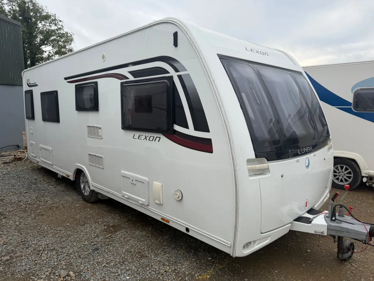 2017 LUNAR LEXON – 4 BERTH LUXURY CARAVAN - Image 3