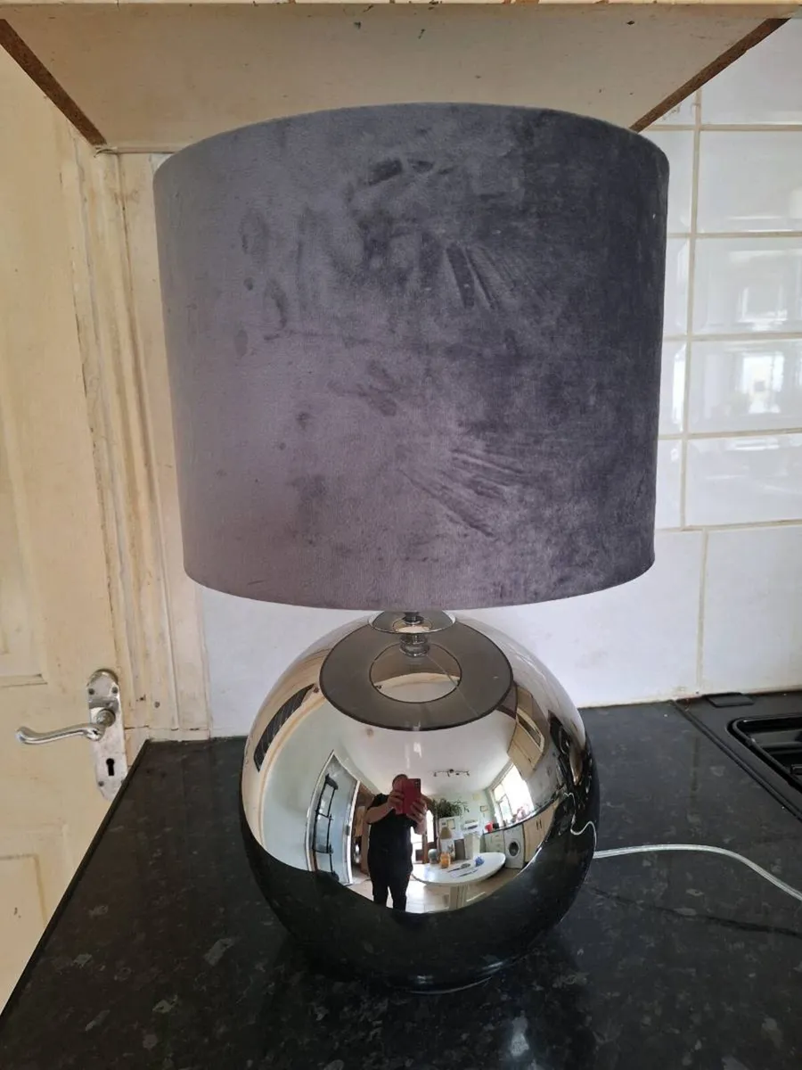 Lovely metal ball table lamp - Image 1