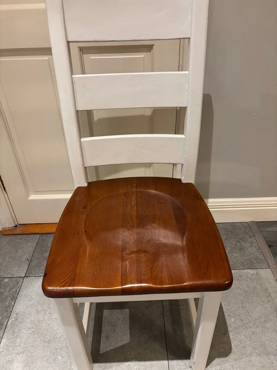 Dining table and 8 chairs - Image 3