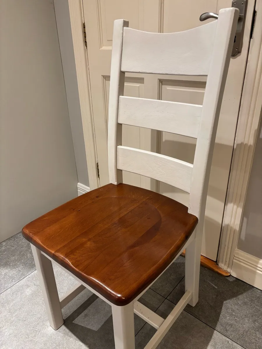 Dining table and 8 chairs - Image 4