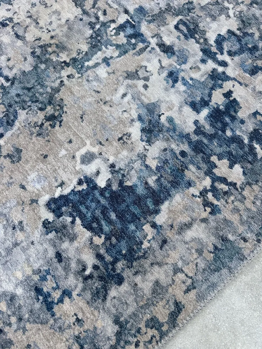Large rug - Image 1