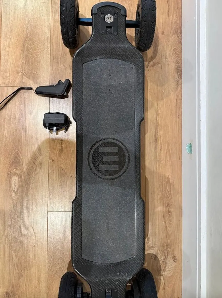 Evolve Electric Skateboard - EXTRAS - Image 1