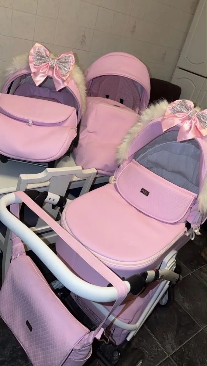 Pink leather travel system - Image 2