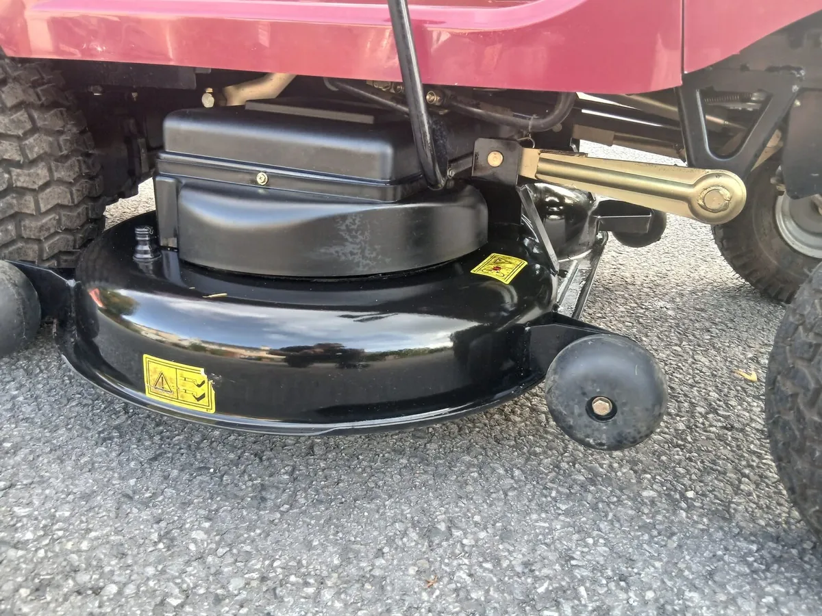 BRAND NEW/UNUSED RIDE ON LAWNMOWER - Image 1