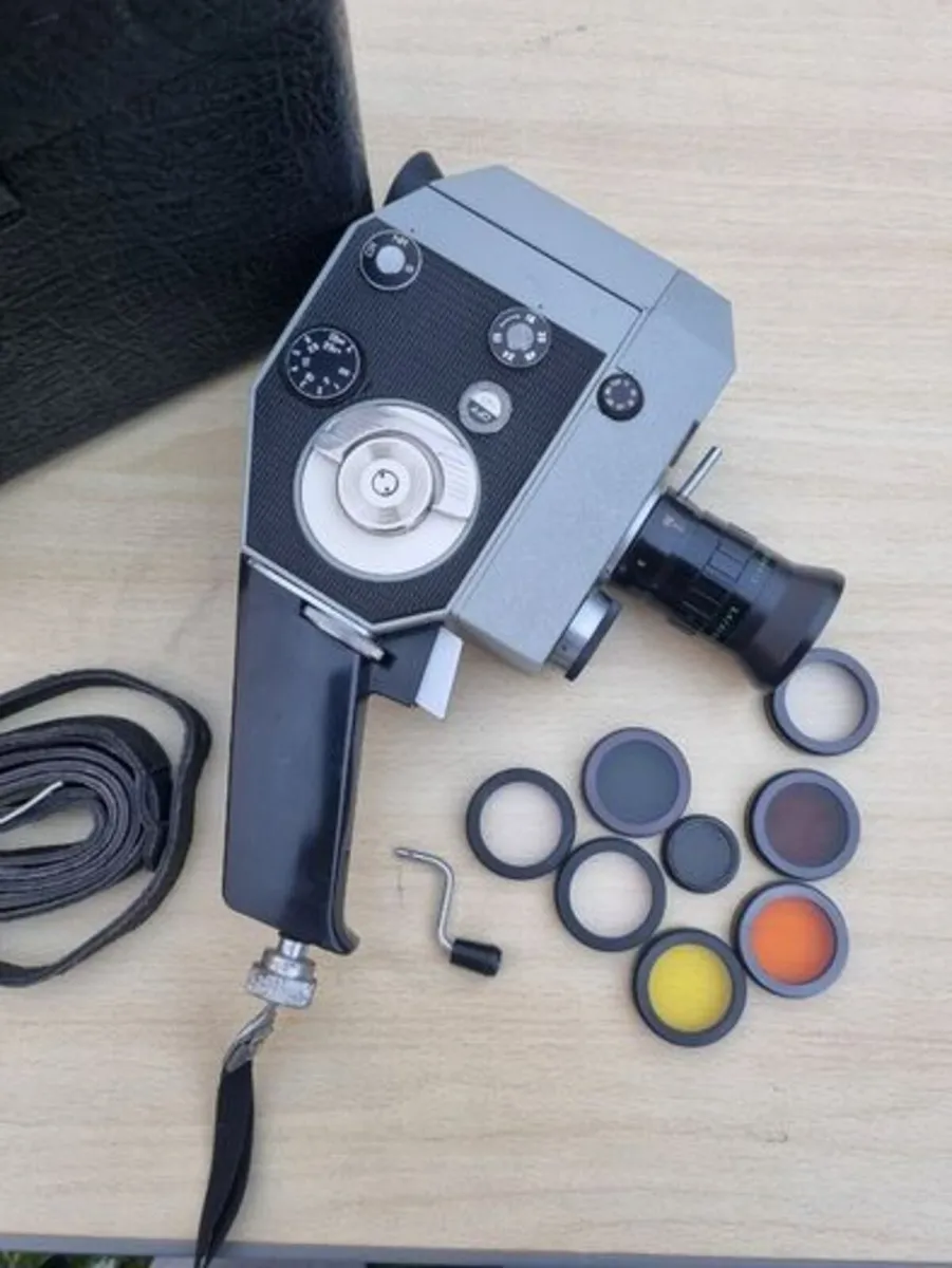 Vintage Soviet Movie Camera - Quarz 5 - Image 4