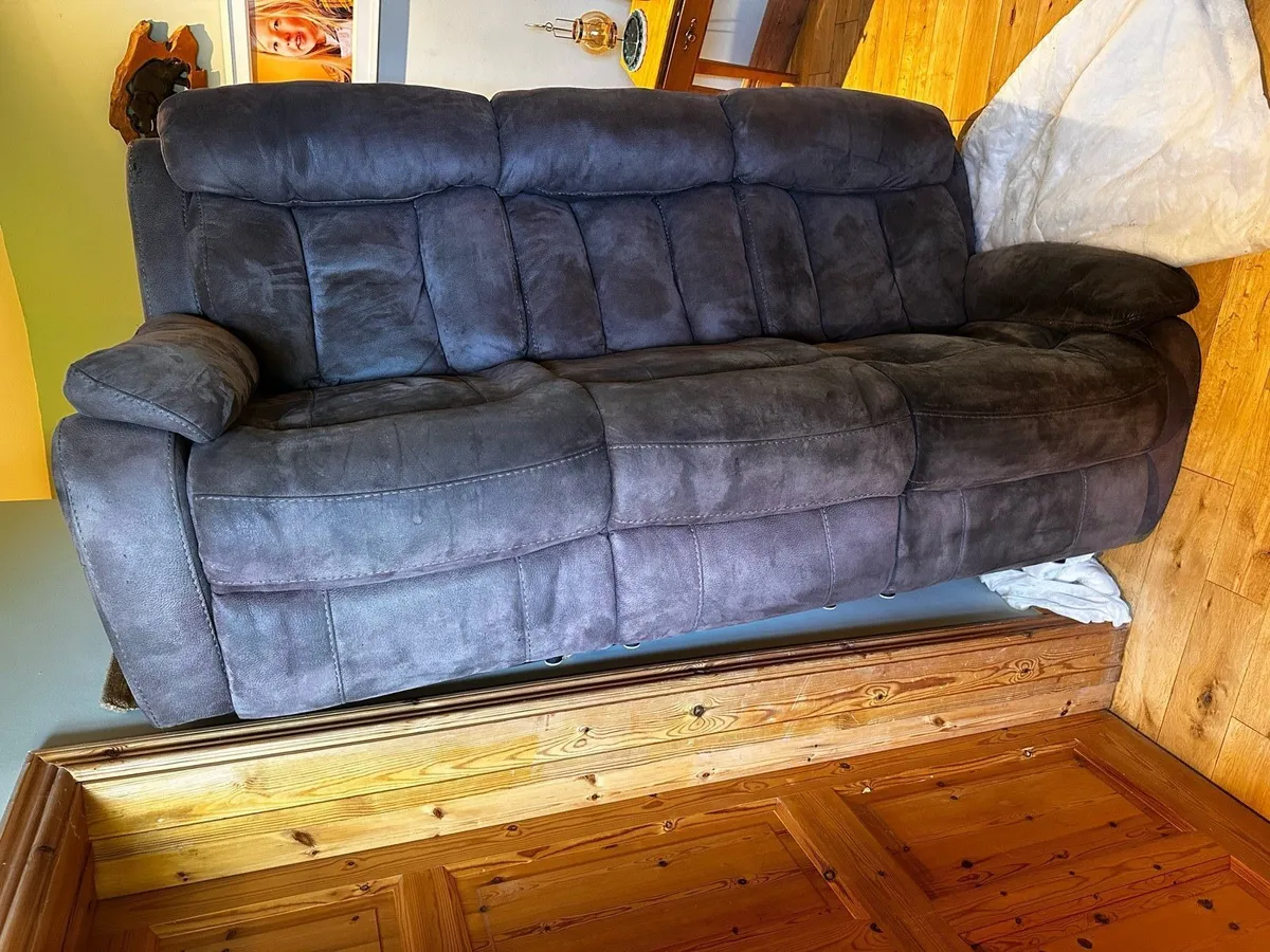 3 seater recliner couch - Image 1
