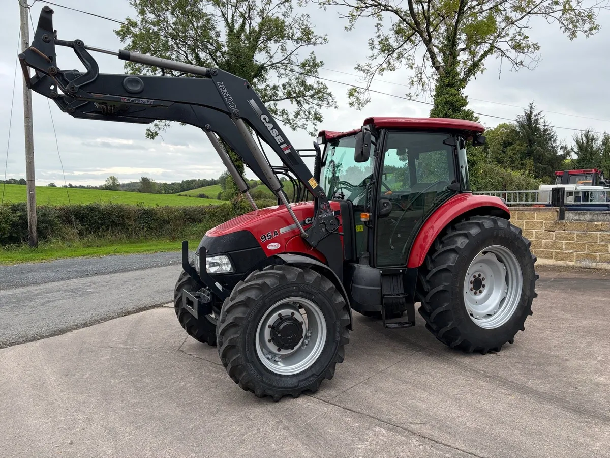 Case Farmall 95A + loader - Image 3