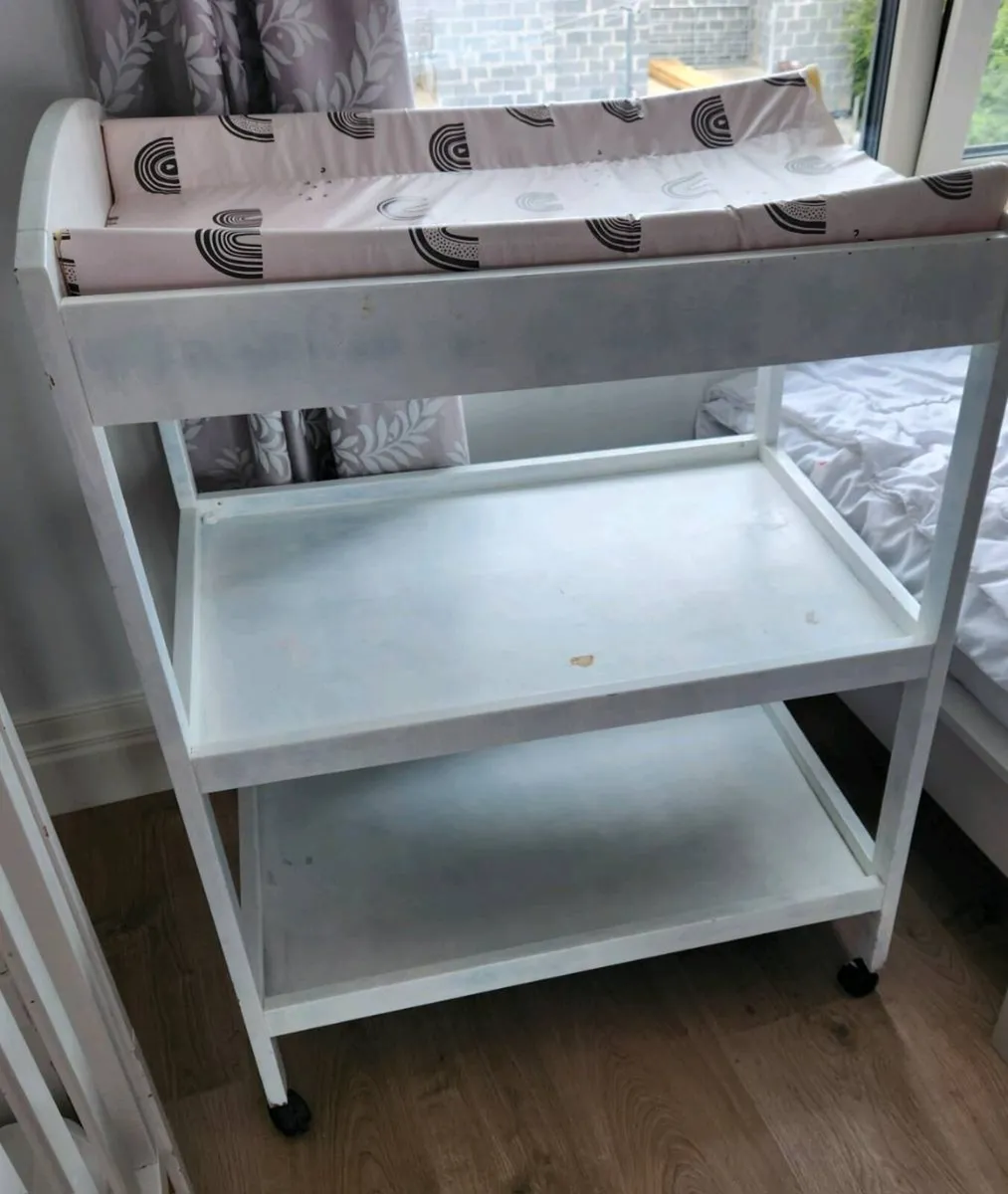 Baby changing table - Image 2