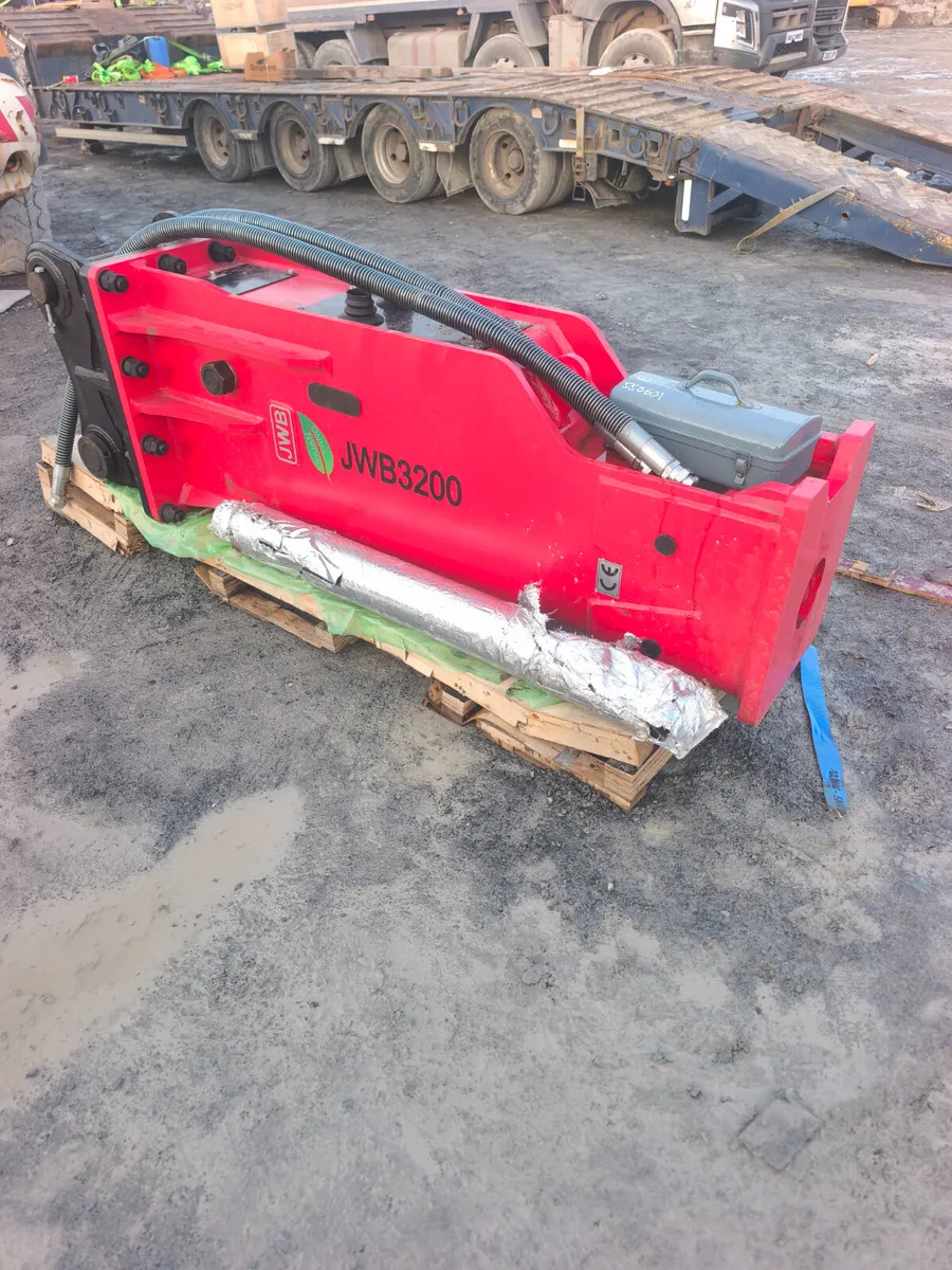 30 to 50 ton breaker - Image 1