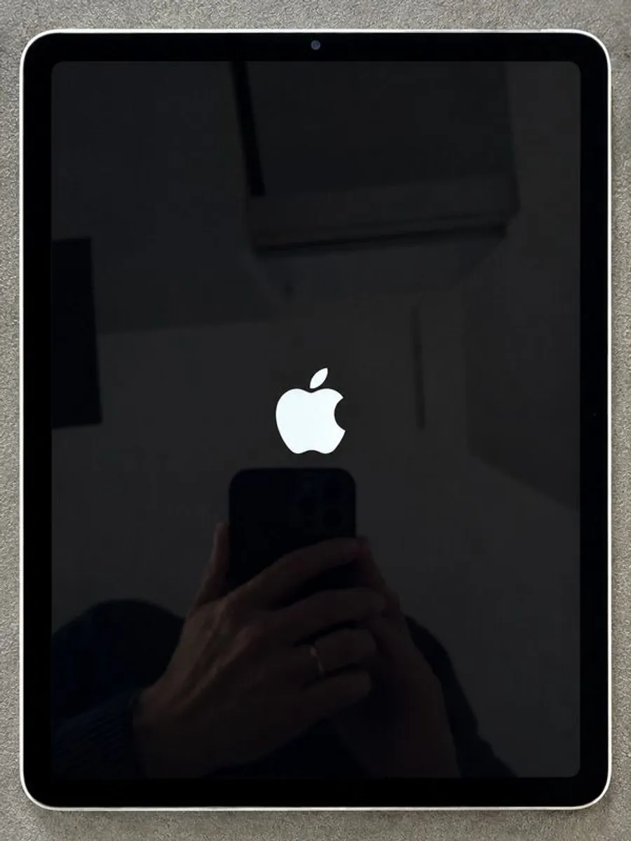 iPad Air 11-inch (M3), 128GB, Space Grey, Mint Condition - Image 3