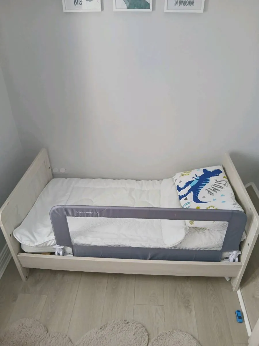 Baby/toddler bedroom furniture - Image 4