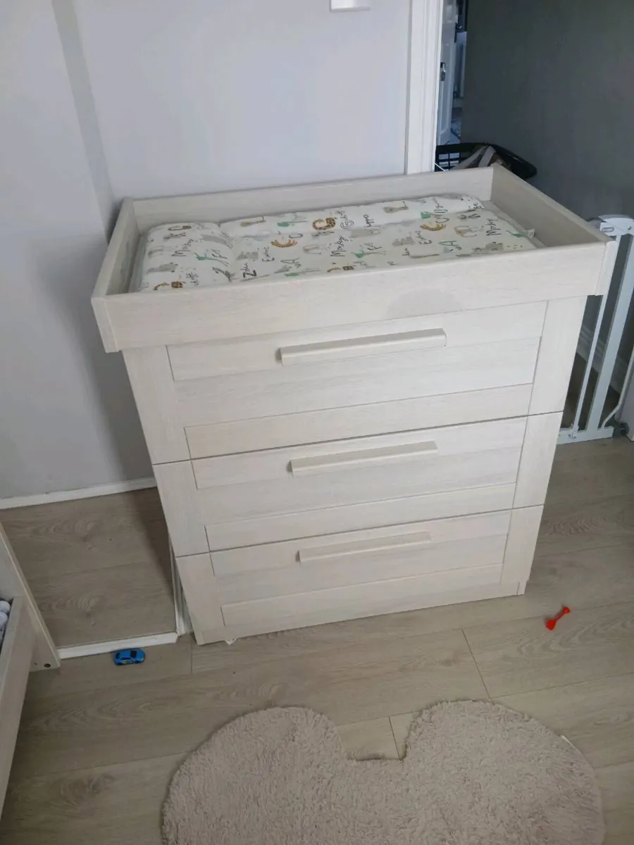 Baby/toddler bedroom furniture - Image 3