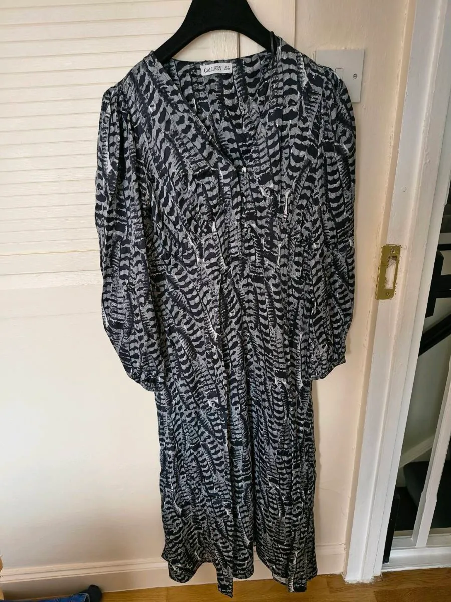 Gallery dress - Image 1