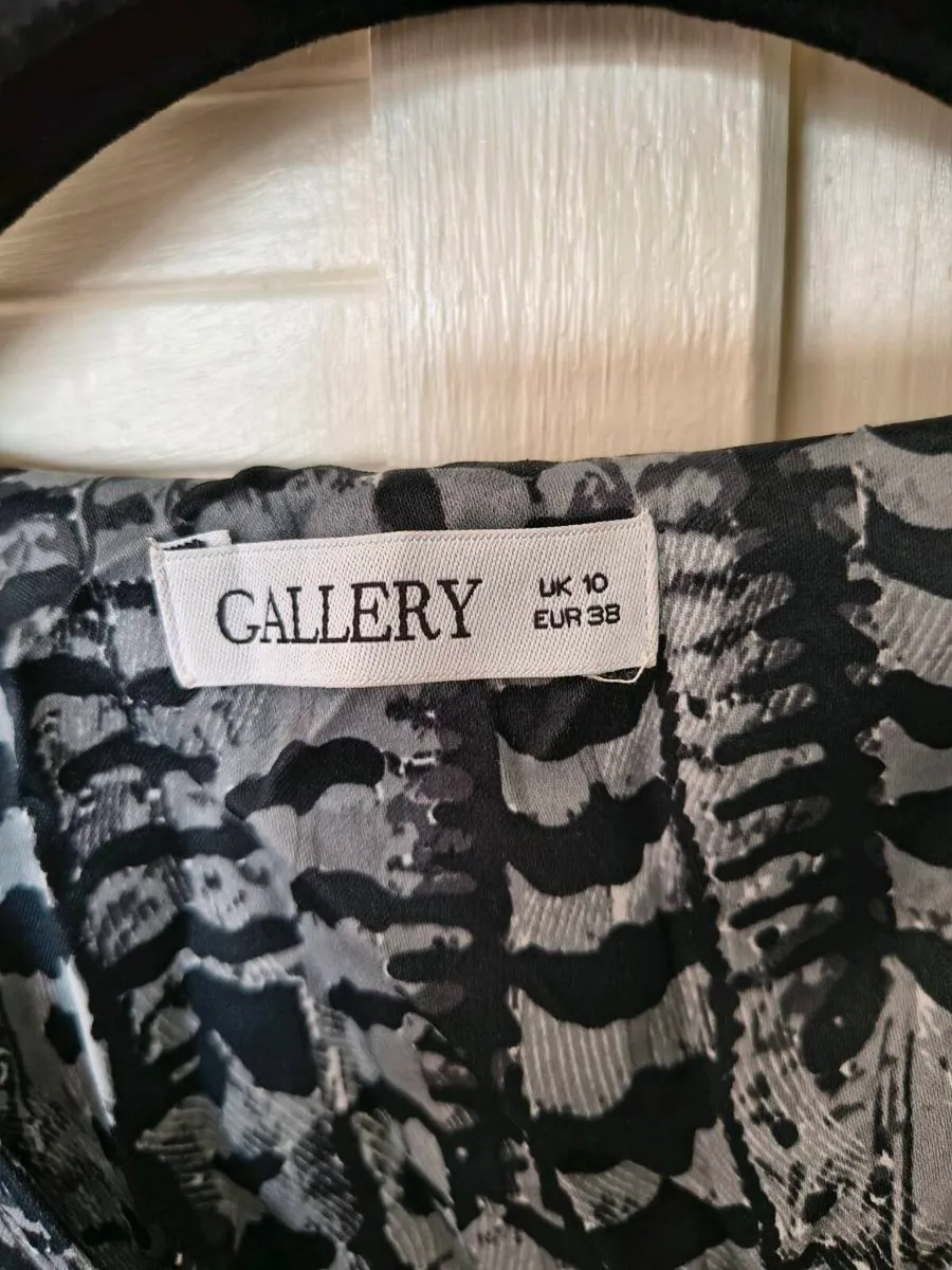 Gallery dress - Image 2