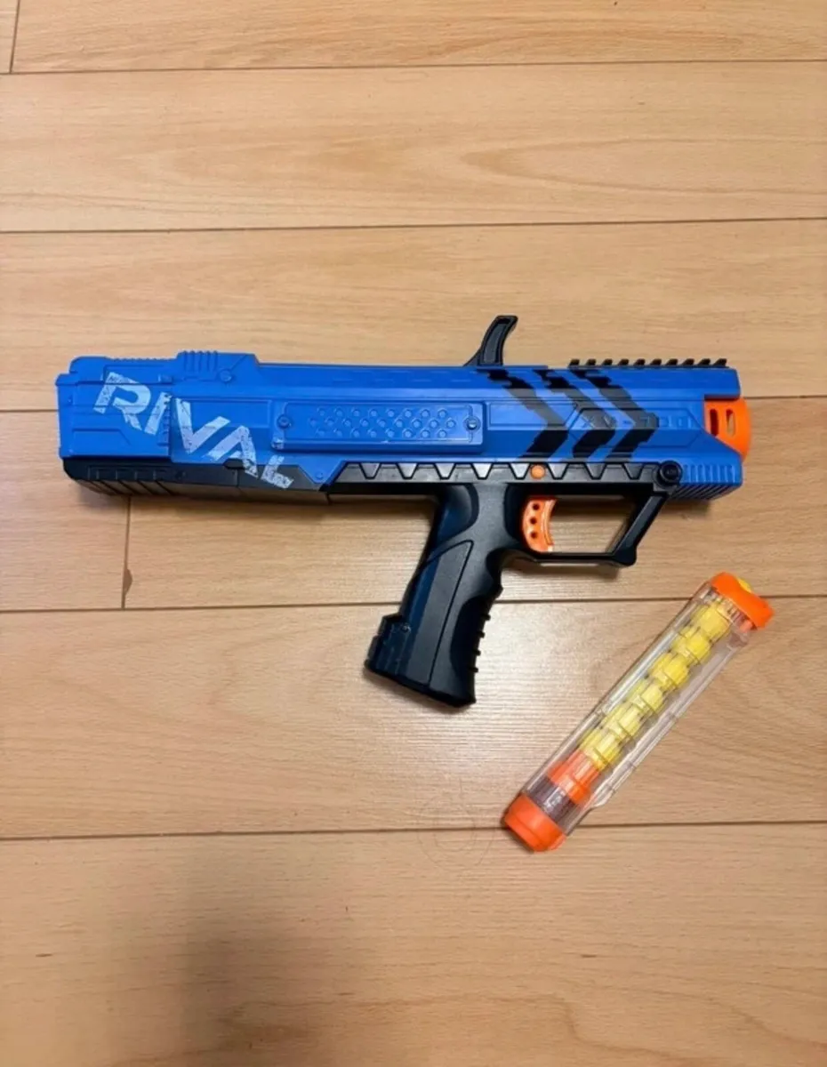 Nurf gun and bullets - Image 1