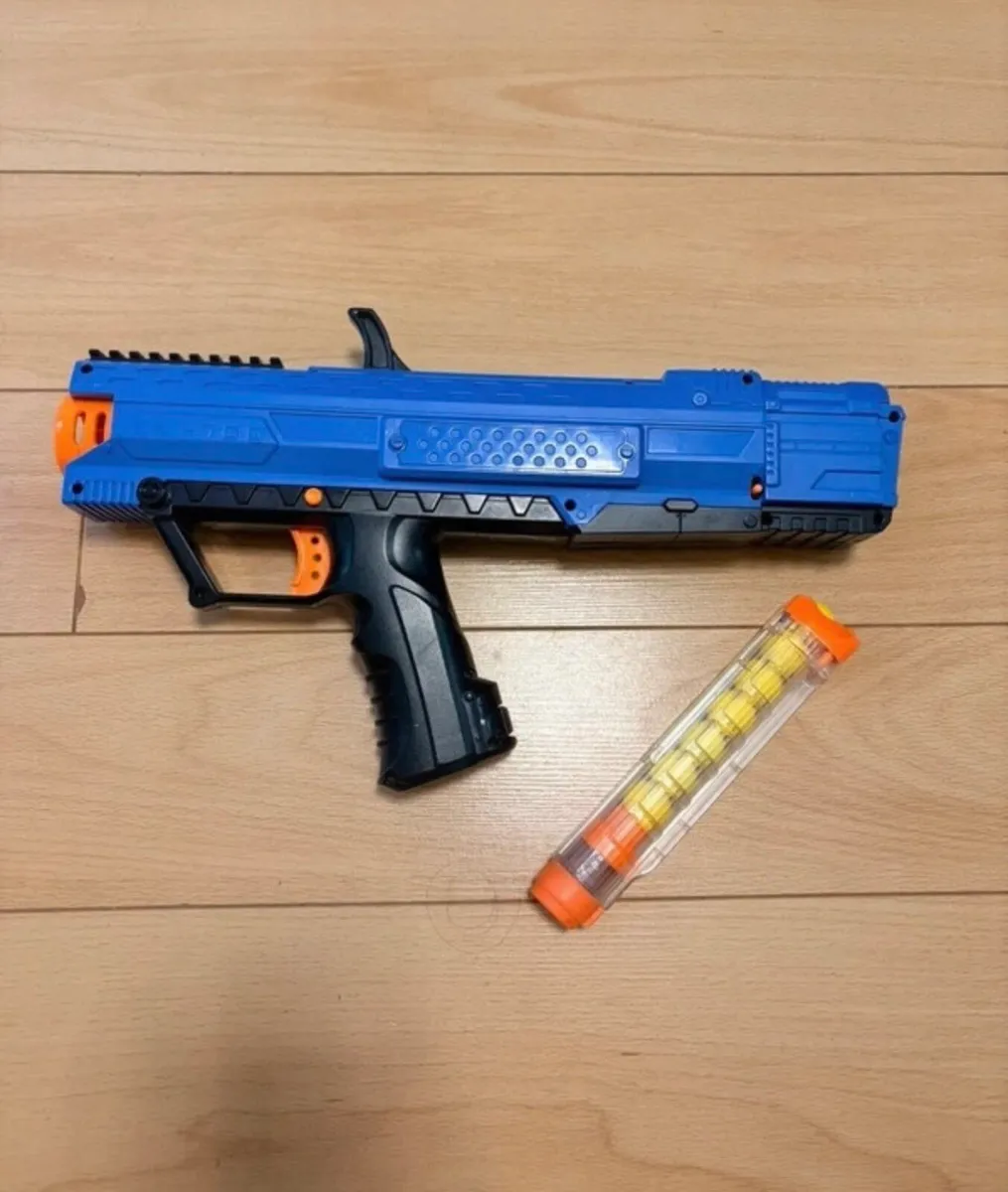 Nurf gun and bullets - Image 2