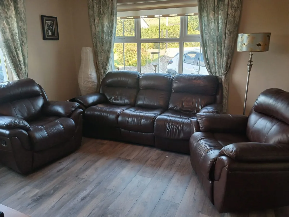 Brown Leather 3-1-1 suite - Image 1