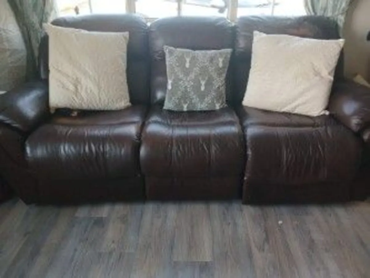 Brown Leather 3-1-1 suite - Image 2