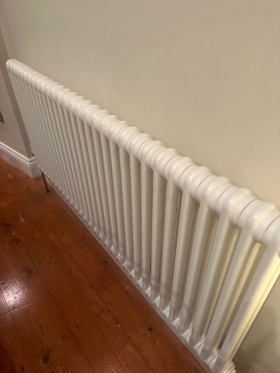 Traditional White Column Radiator Excellent Condition