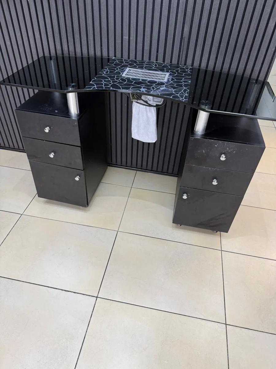 Manicure table - Image 1