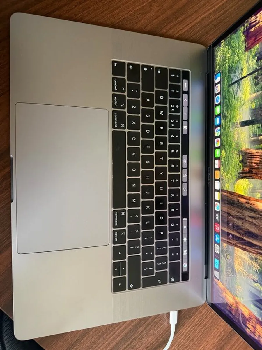 MacBook Pro 15” - Image 4
