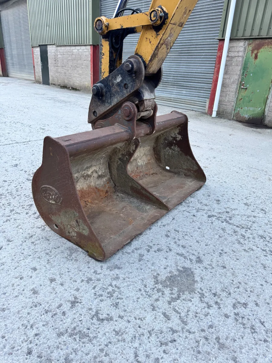 72” Geith Grading Bucket 65mm Pins - Image 1