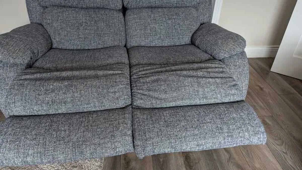 Two recliner sofas - Image 4