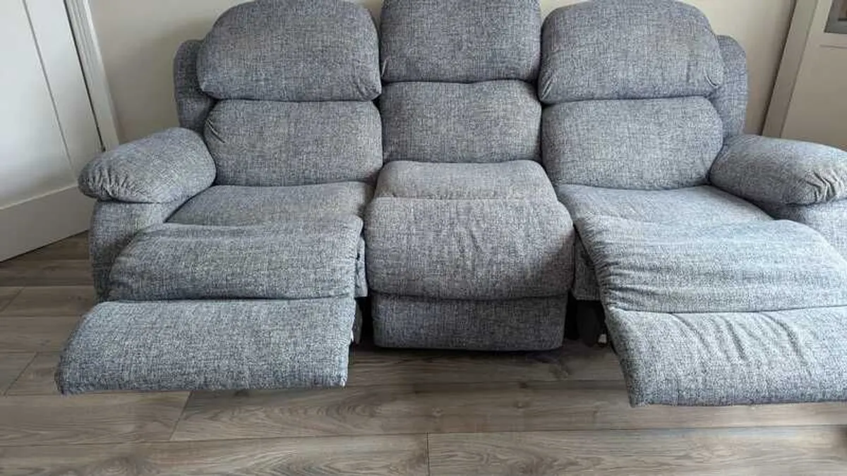 Two recliner sofas - Image 2