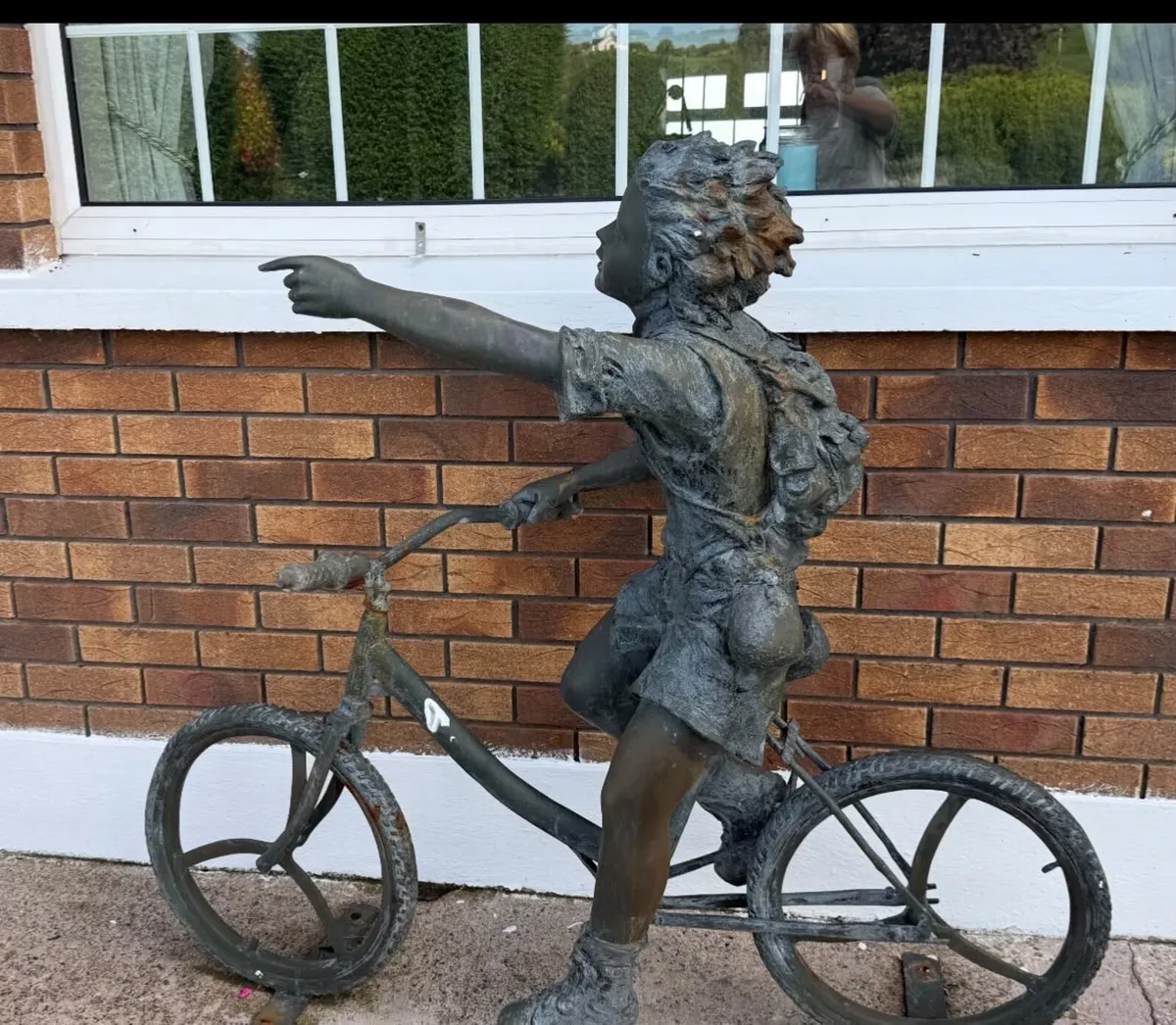 Large garden ornaments cast in new conditions - Image 4