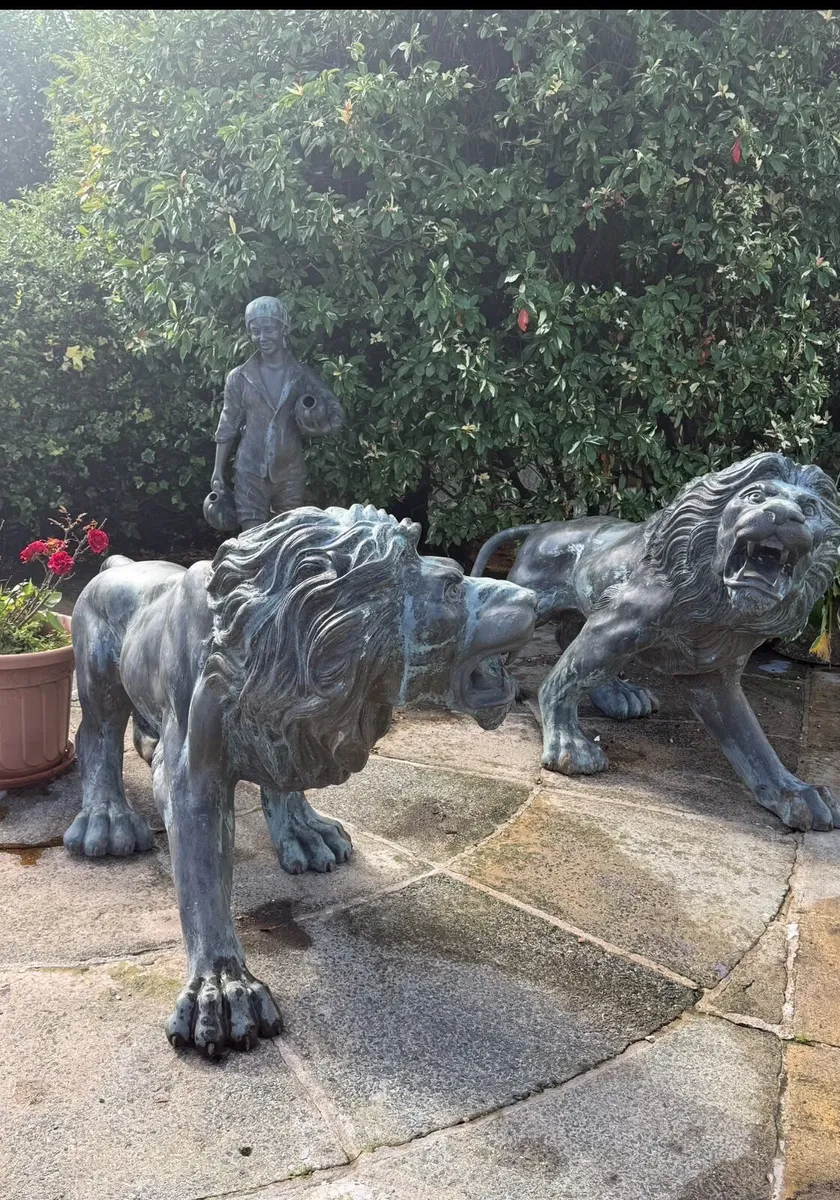 Large garden ornaments cast in new conditions - Image 1