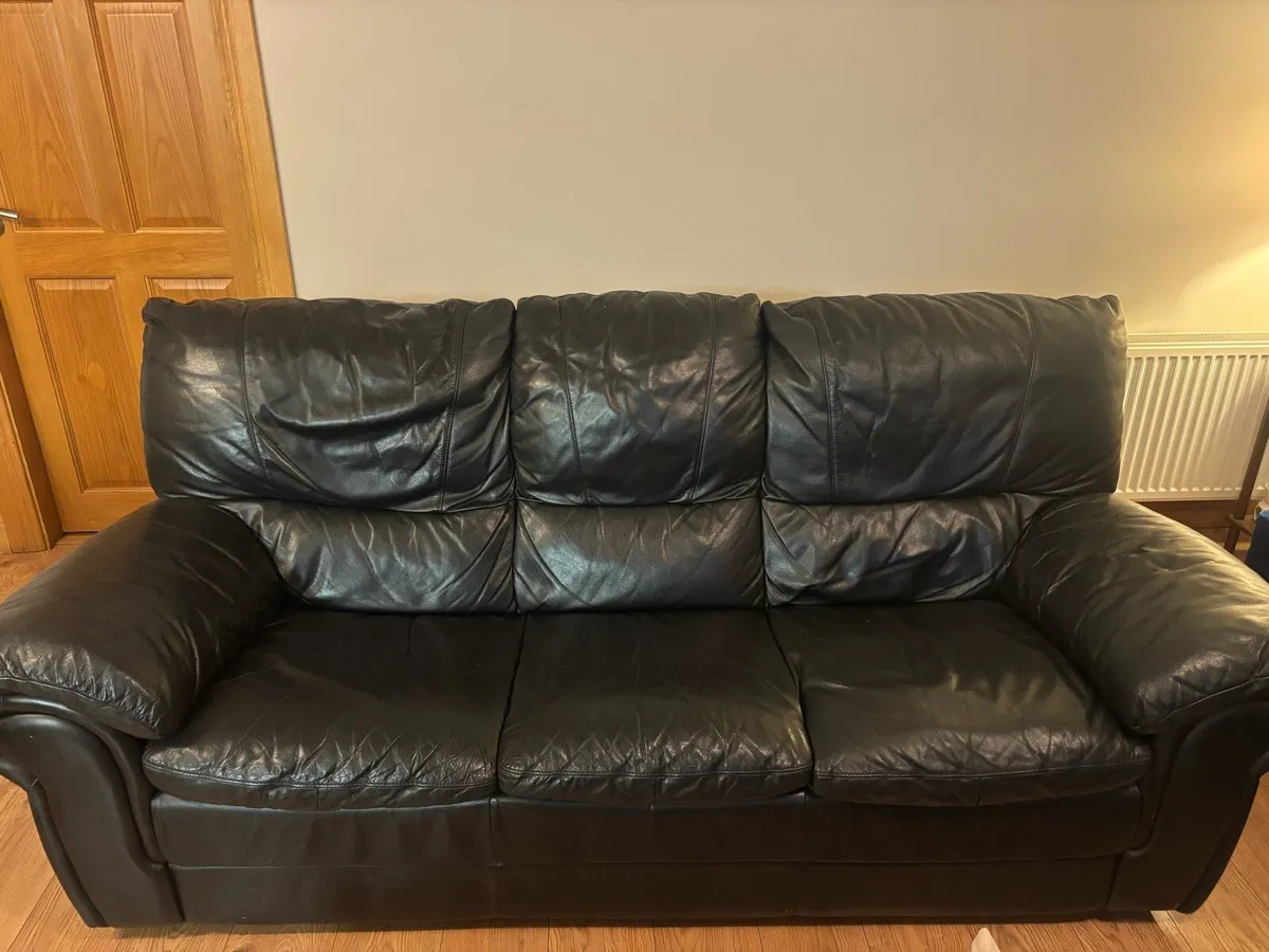 3 seater couch and 1 seater - Image 1