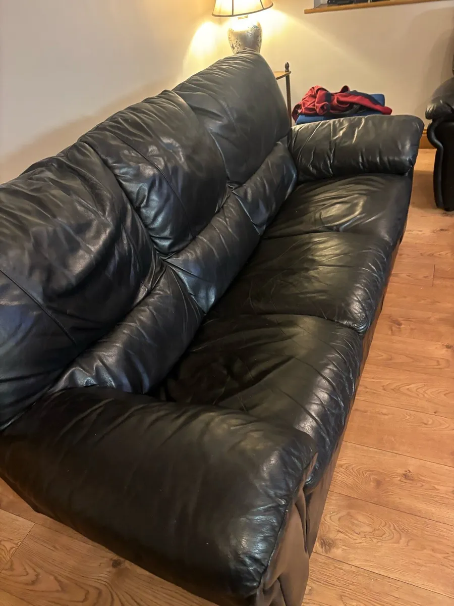 3 seater couch and 1 seater - Image 2