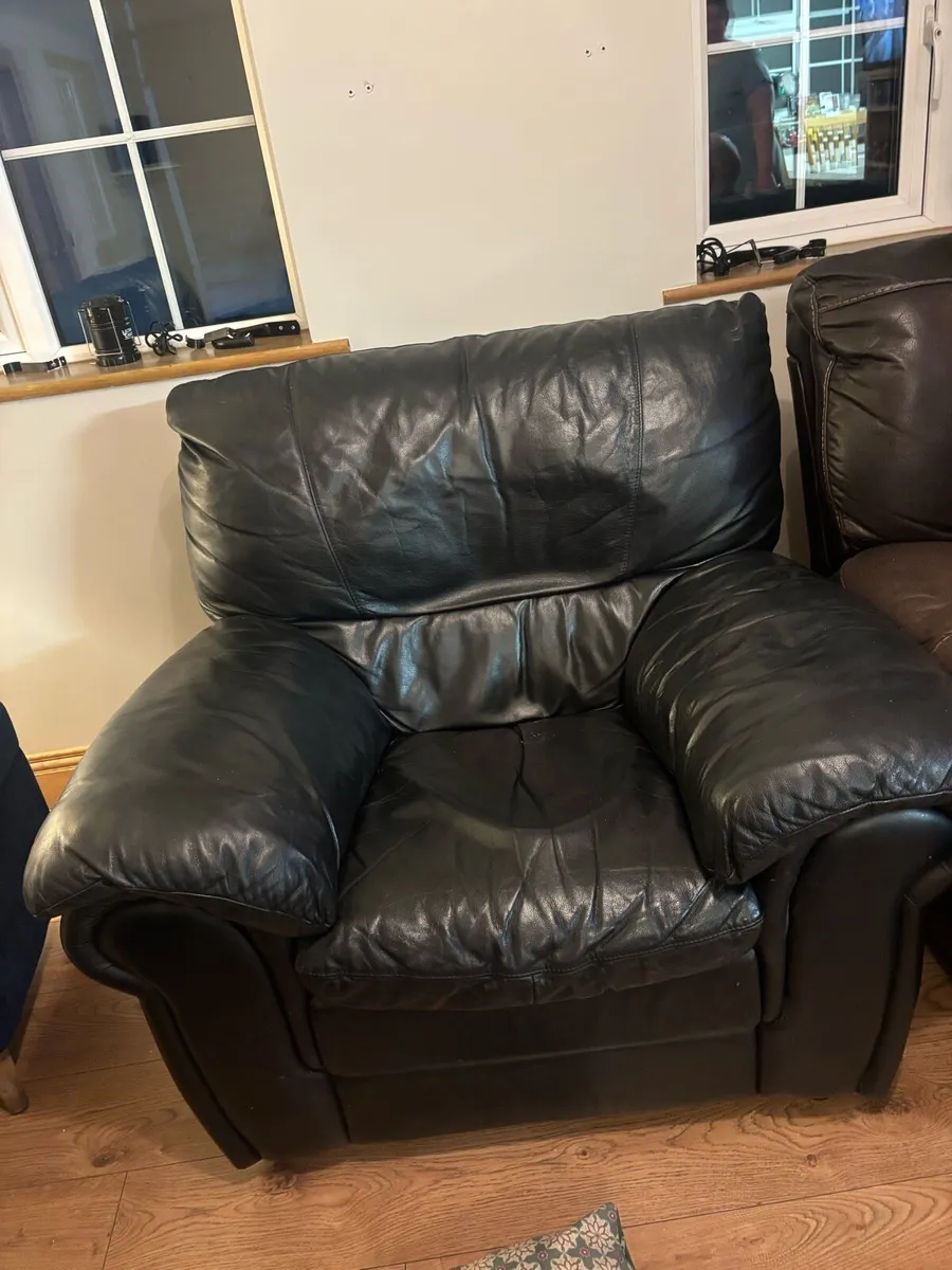 3 seater couch and 1 seater - Image 3